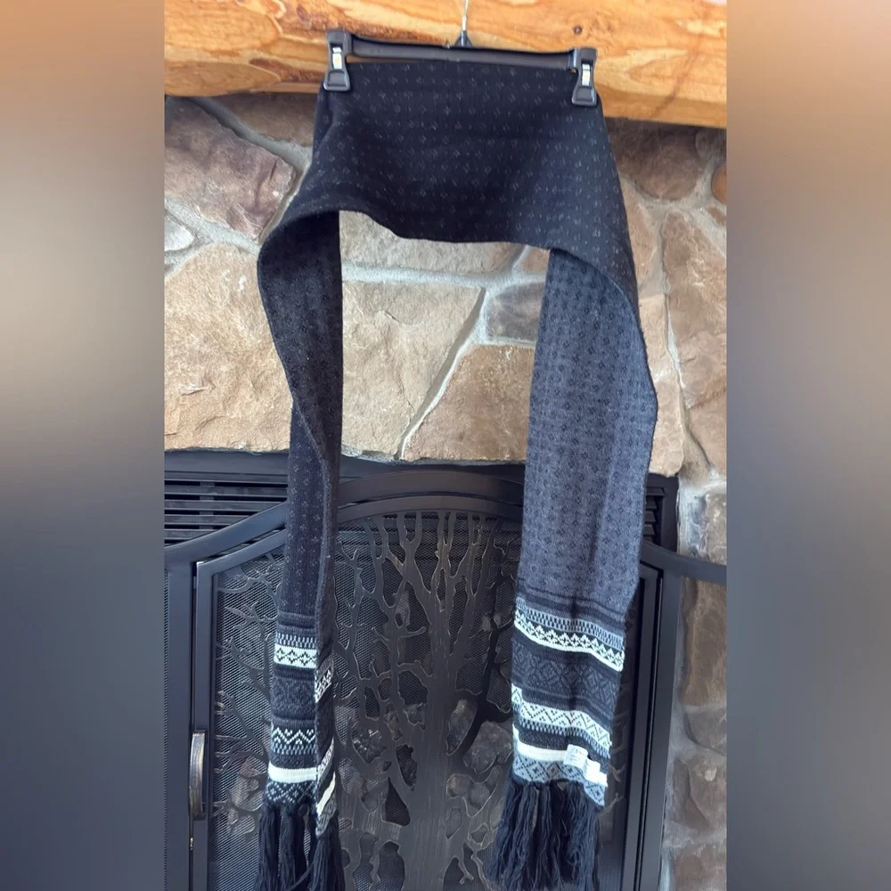 Preston & York Black and White Knit Fringe Scarf